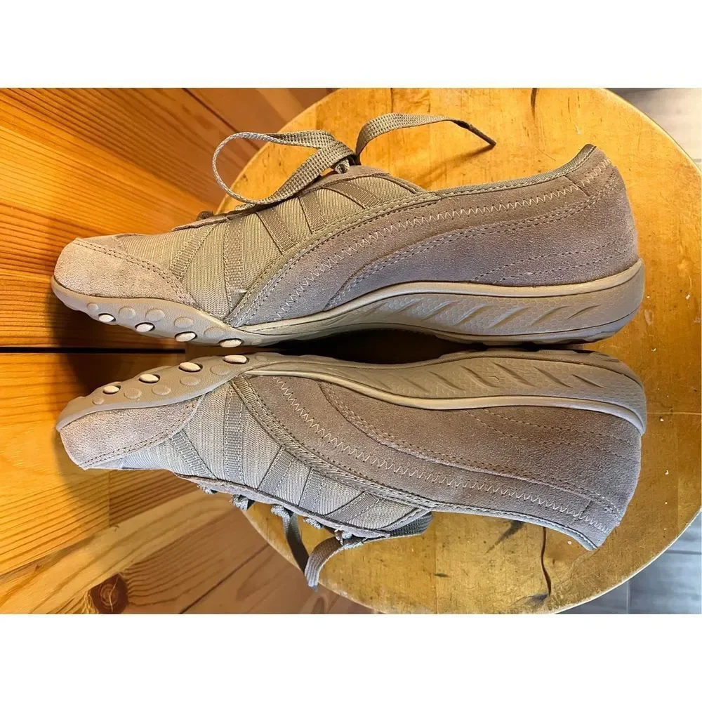 Skechers Women's Light Gray Athletic Sneakers